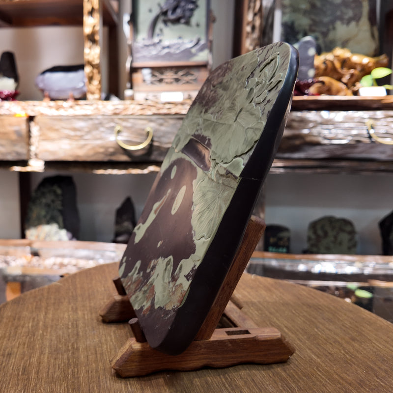 Red Reflections on the Moon