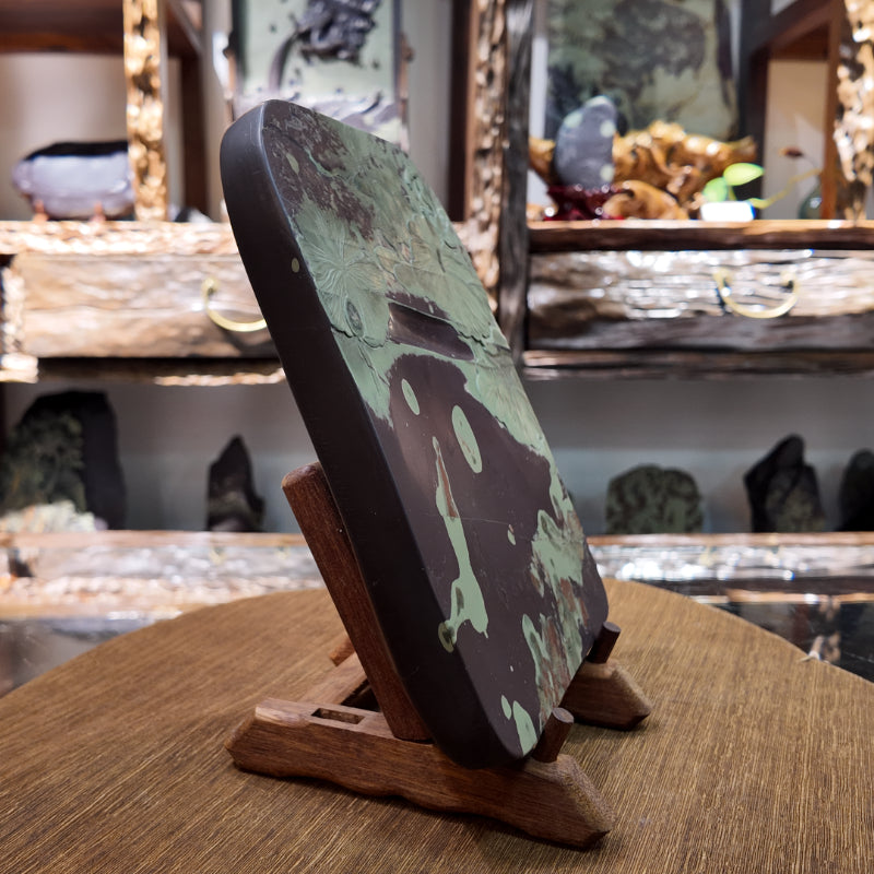 Red Reflections on the Moon