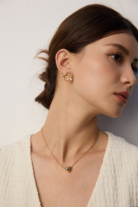 Design minimalist floral earrings